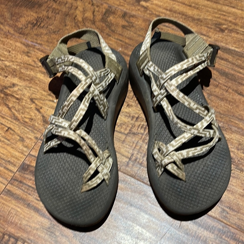 olive green chaco’s 🫒✩‧₊˚ ੈ .✩‧₊˚